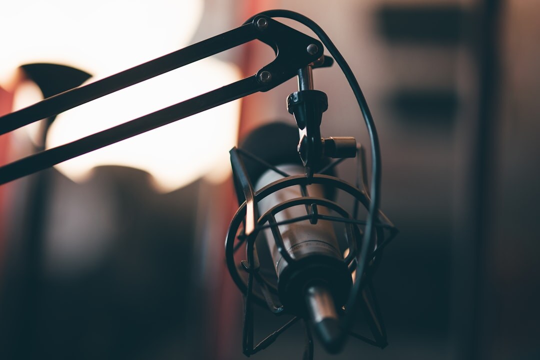 Professional broadcasting microphone and podcast equipment
